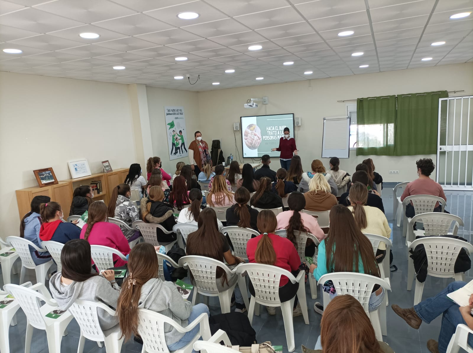 El Palmeral Abre Sus Puertas Al Ies Antonio Machado Asansull